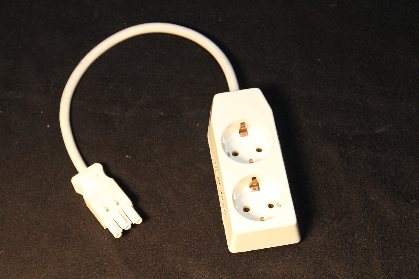 Double socket with flat cable